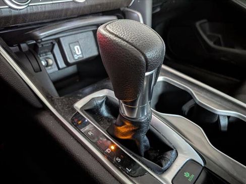 Used 2018 Honda Accord EX image 10