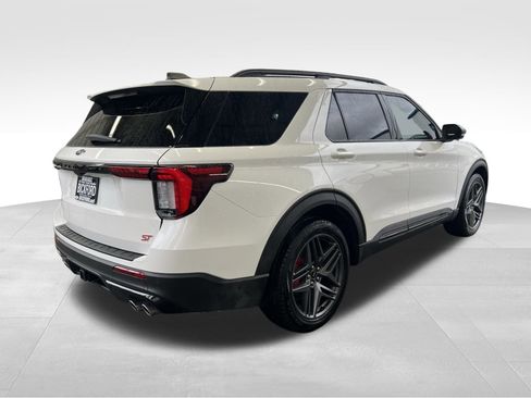 Used 2025 Ford Explorer ST image 5