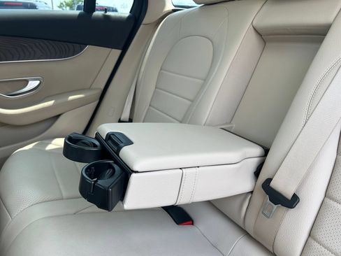 Used 2019 Mercedes-Benz GLC 300 4MATIC image 24