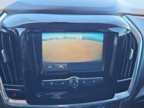 Used 2018 Chevrolet Traverse LS AWD/4WD image 19