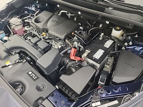 Used 2025 Toyota RAV4 XLE AWD/4WD image 39