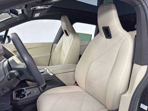 Used 2022 BMW iX xDrive50 w/ Premium Package image 41