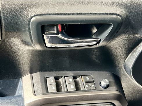 Used 2017 Toyota Tacoma TRD Sport image 15