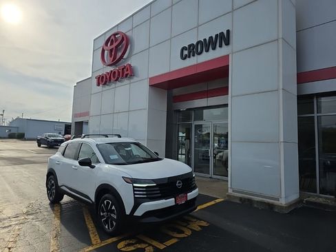 Used 2026 Nissan Kicks SV w/ Cold Weather Package image 1