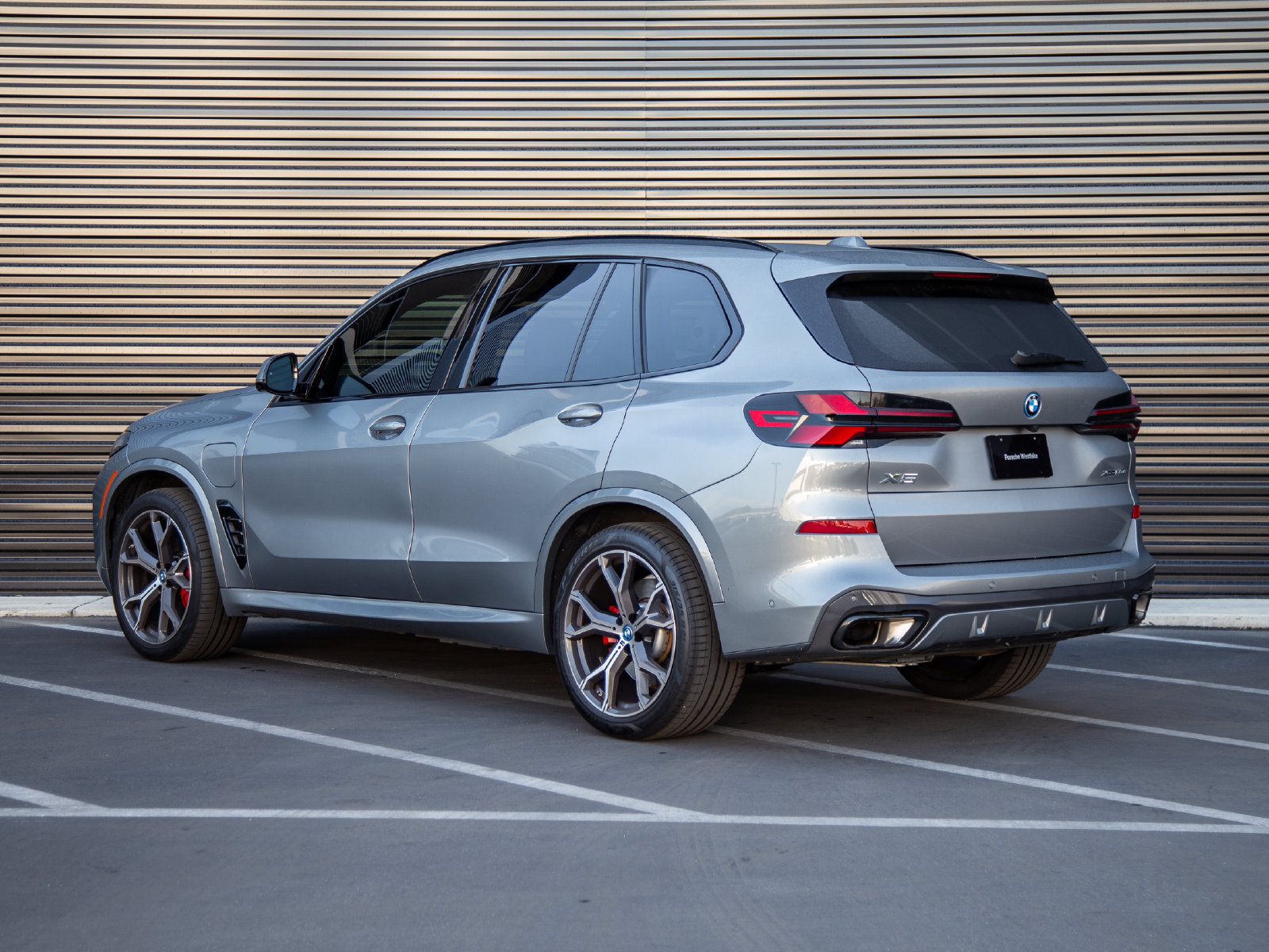 Used 2025 BMW X5 xDrive50e w/ M Sport Package AWD/4WD image 3