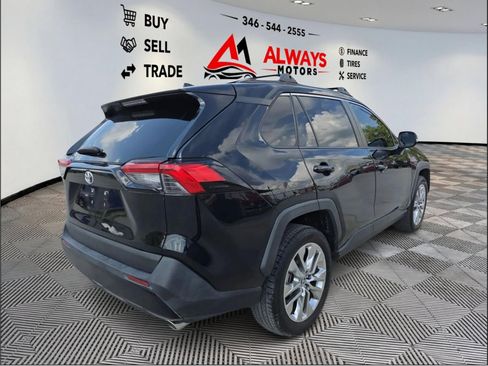 Used 2021 Toyota RAV4 XLE Premium FWD image 4