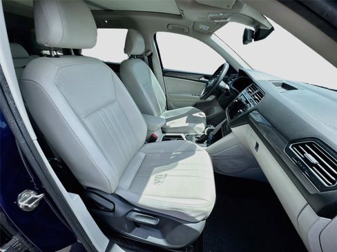 Used 2023 Volkswagen Tiguan SE FWD image 12