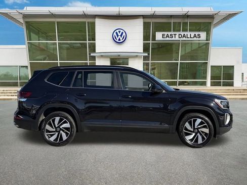 Used 2025 Volkswagen Atlas SE AWD/4WD image 2