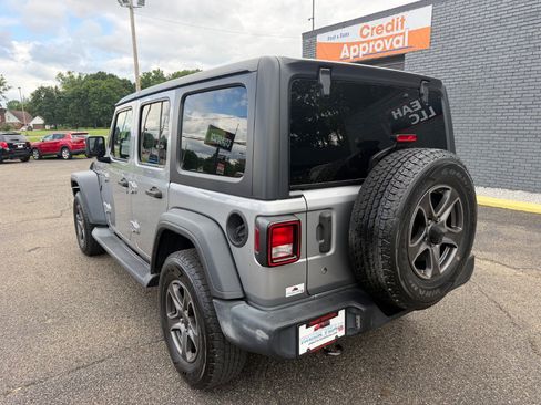 Used 2018 Jeep Wrangler Unlimited Sport S AWD/4WD image 3