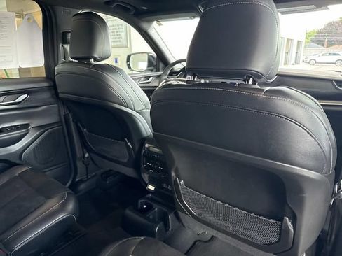 Used 2023 Jeep Grand Cherokee L Altitude AWD/4WD image 24