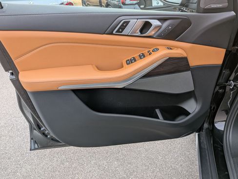 Used 2024 BMW X5 xDrive40i w/ Premium Package image 11