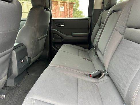 Used 2022 Nissan Frontier SV image 14