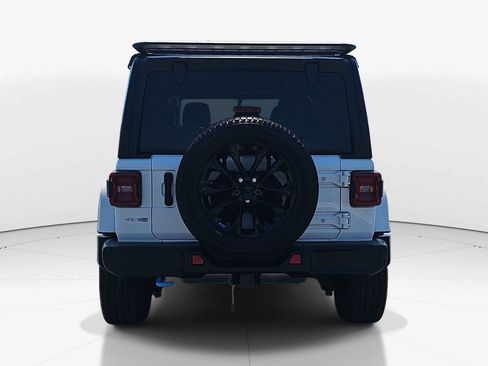 Used 2022 Jeep Wrangler Unlimited Sahara w/ Cold Weather Group AWD/4WD image 7
