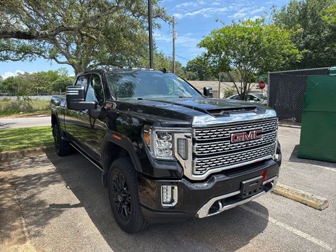 Used 2022 GMC Sierra 3500 Denali w/ Denali Black Diamond Edition AWD/4WD image 2
