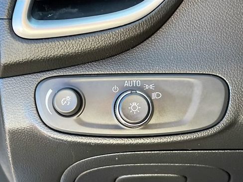 Used 2022 Chevrolet Trax LT w/ Driver Confidence Package image 10