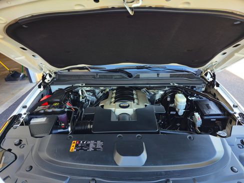 Used 2018 Cadillac Escalade ESV Platinum image 44