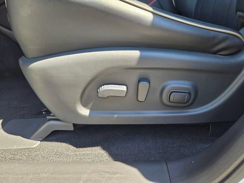 Used 2019 INFINITI QX60 Luxe w/ Essential Package FWD image 16