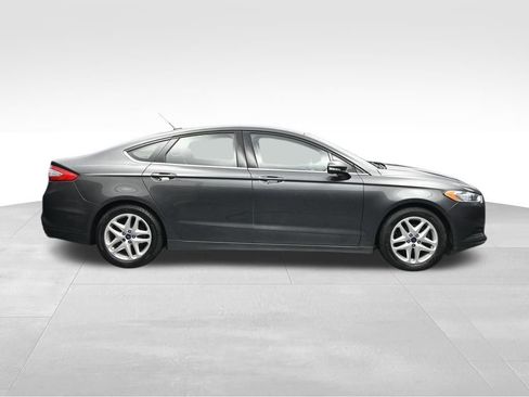 Used 2016 Ford Fusion SE FWD image 6