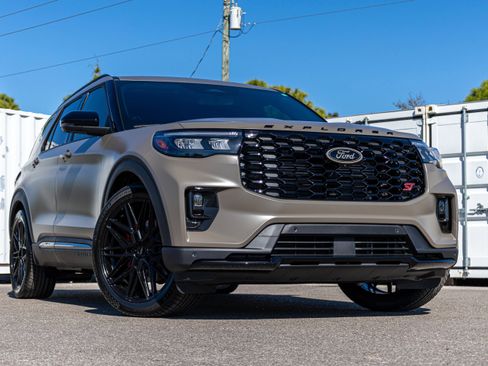 New 2026 Ford Explorer ST w/ Sun And Sound Package image 13