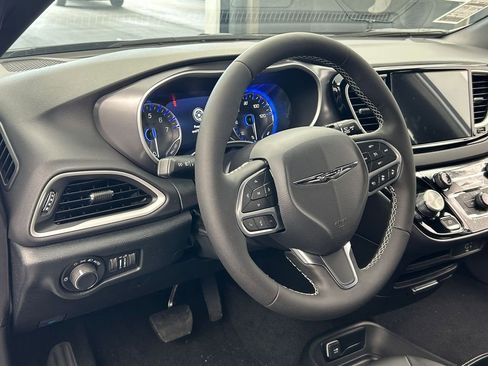 New 2026 Chrysler Voyager LX image 14