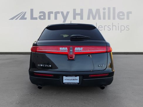 Used 2019 Lincoln MKT AWD image 4