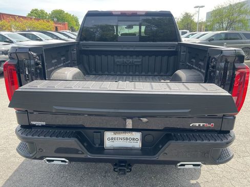 Used 2025 GMC Sierra 1500 AT4 w/ AT4 Premium Package AWD/4WD image 15