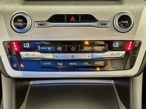 Used 2021 Ford Explorer XLT w/ Equipment Group 202A RWD image 19
