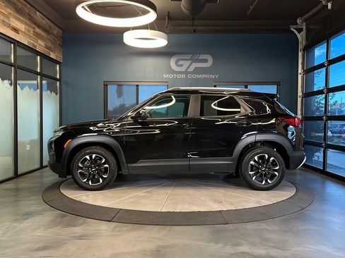 Used 2022 Chevrolet TrailBlazer LT w/ Convenience Package FWD image 6