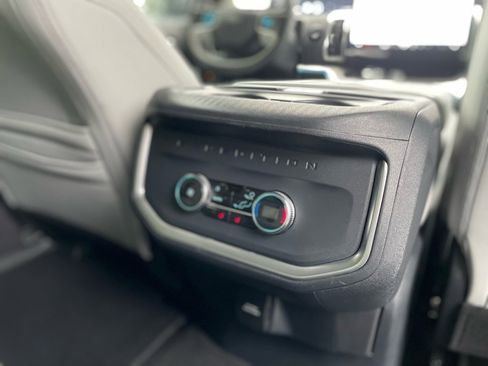 Used 2025 Ford Expedition Max Platinum image 21