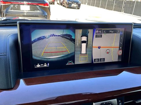 Used 2020 Lexus LX 570 4WD w/ Luxury Package image 26