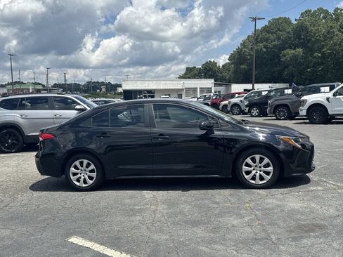 Used 2024 Toyota Corolla LE FWD image 8