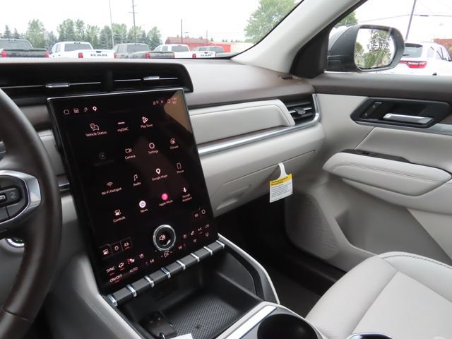 New 2026 GMC Terrain Denali w/ LPO, Black Badging Package AWD/4WD image 38