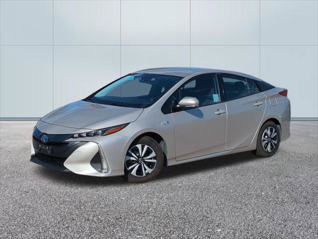Used 2017 Toyota Prius Prime Plus w/ Preferred Accessory Package FWD image 1