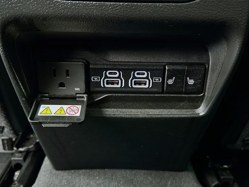 Used 2023 Jeep Grand Cherokee 4WD 4xe w/ Luxury Tech Group II image 17