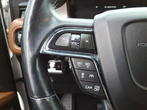 Used 2022 Lincoln Nautilus Reserve w/ Equipment Group 201A image 18