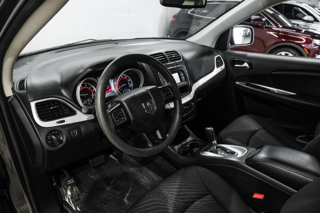 Used 2019 Dodge Journey SE FWD image 3