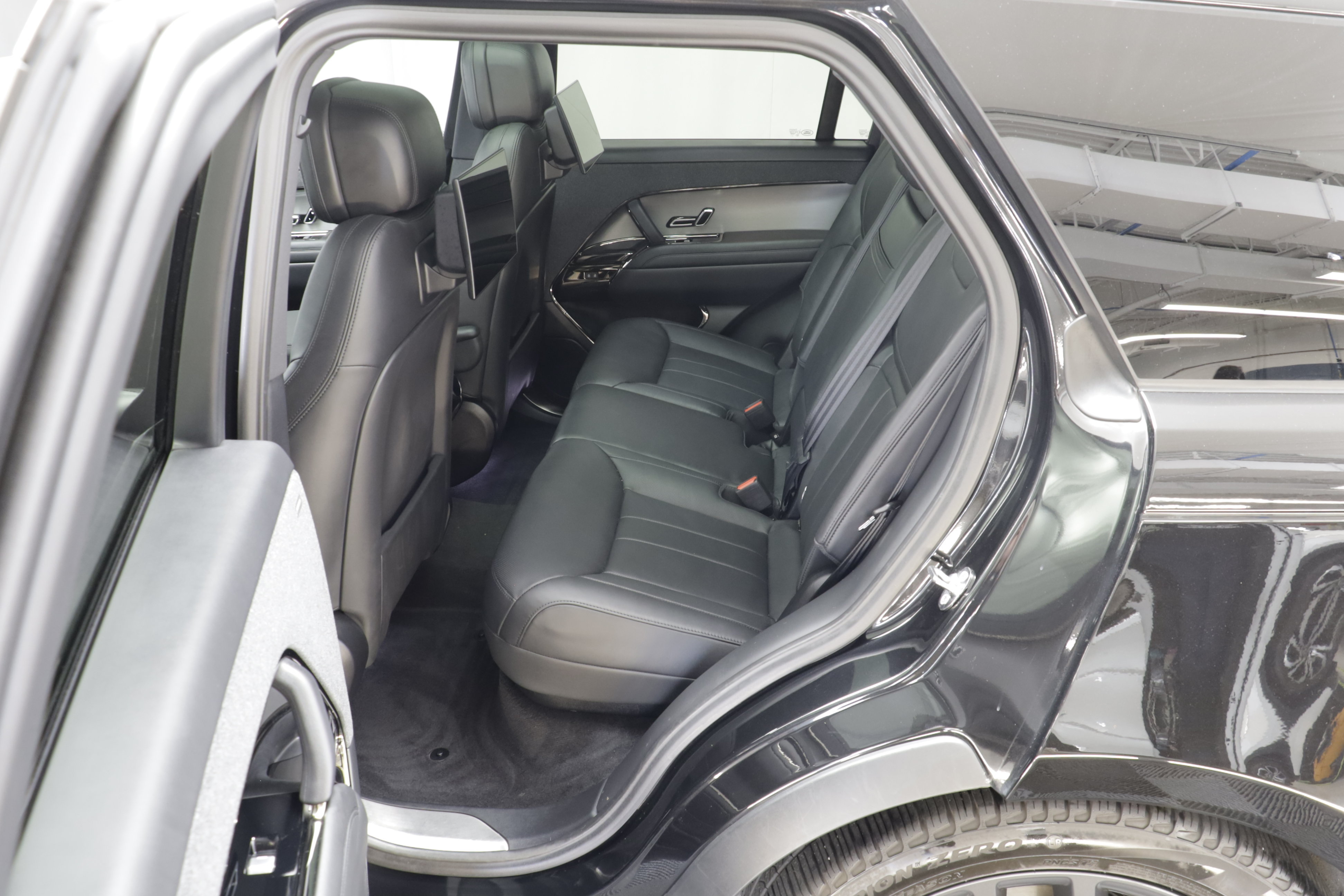 Used 2024 Land Rover Range Rover Sport SE AWD/4WD image 14