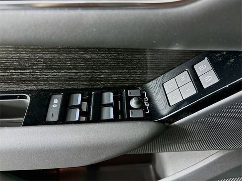 New 2026 Land Rover Range Rover Velar Dynamic SE image 19