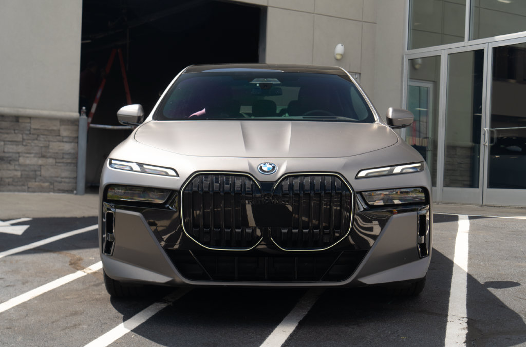 Used 2024 BMW i7 xDrive60 AWD/4WD image 4