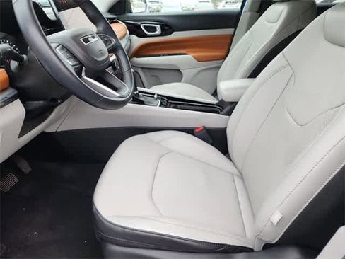 Used 2022 Jeep Compass Limited image 14