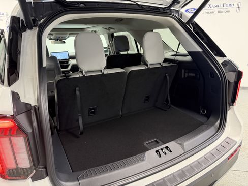 New 2026 Ford Explorer Active AWD/4WD image 24