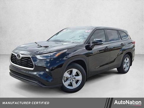 Used 2023 Toyota Highlander LE image 1