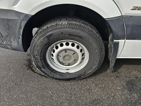 Used 2014 Mercedes-Benz Sprinter 2500 image 10