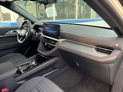 Used 2025 Ford Explorer ST-Line w/ ST-Line Street Pack image 33