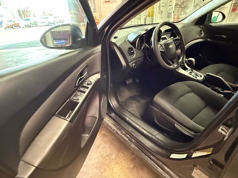 Used 2016 Chevrolet Cruze LT image 9