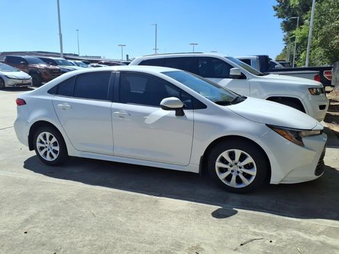 Used 2024 Toyota Corolla LE FWD image 9