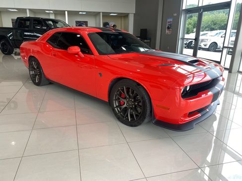 Used 2016 Dodge Challenger SRT Hellcat RWD image 8