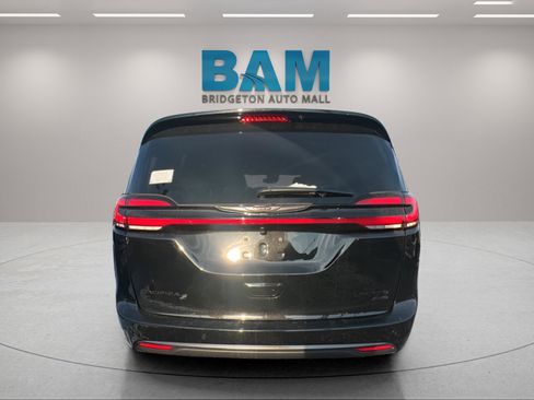 New 2026 Chrysler Pacifica Limited image 6