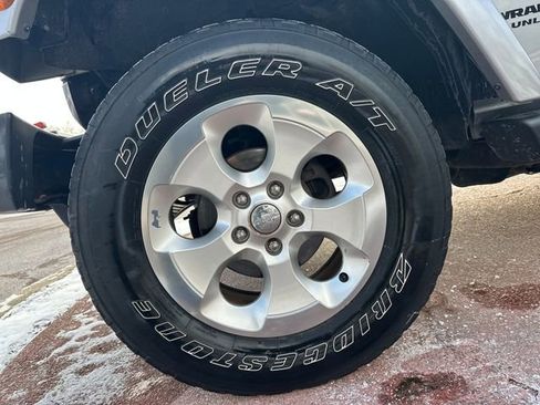 Used 2015 Jeep Wrangler Unlimited Sahara w/ Dual Top Group image 27