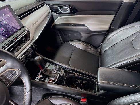 Used 2022 Jeep Compass Limited image 23